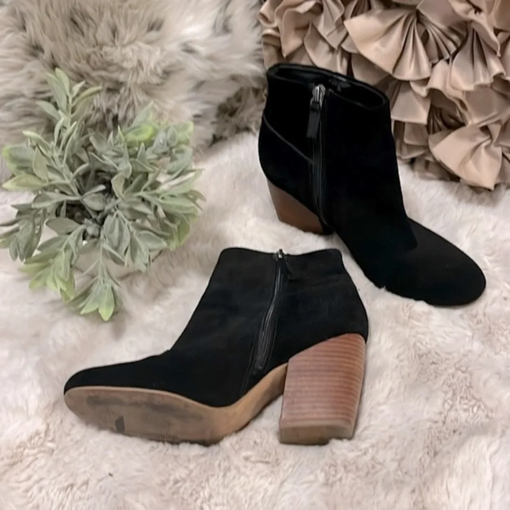 Crown Women’s Vintage Tashaa Black Suede Block Bohemian Heel Ankle Booties Sz 8